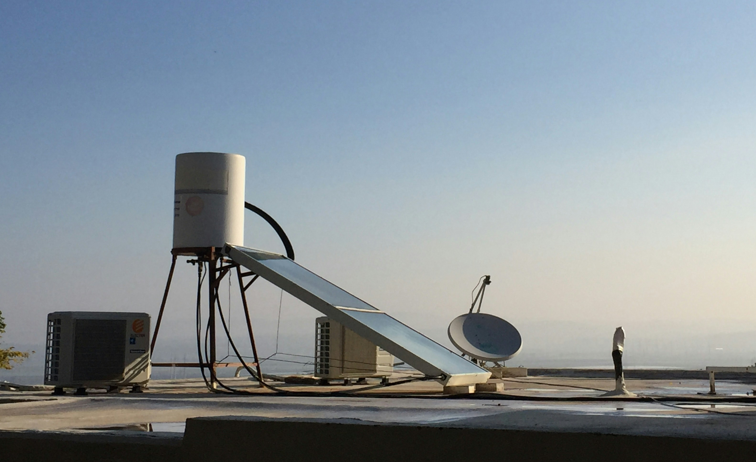 Solar water heater
